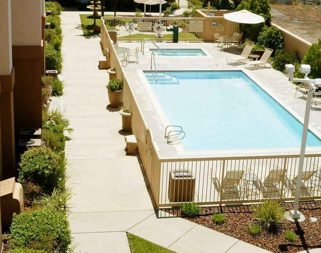 Hampton Inn & Suites Redding主图