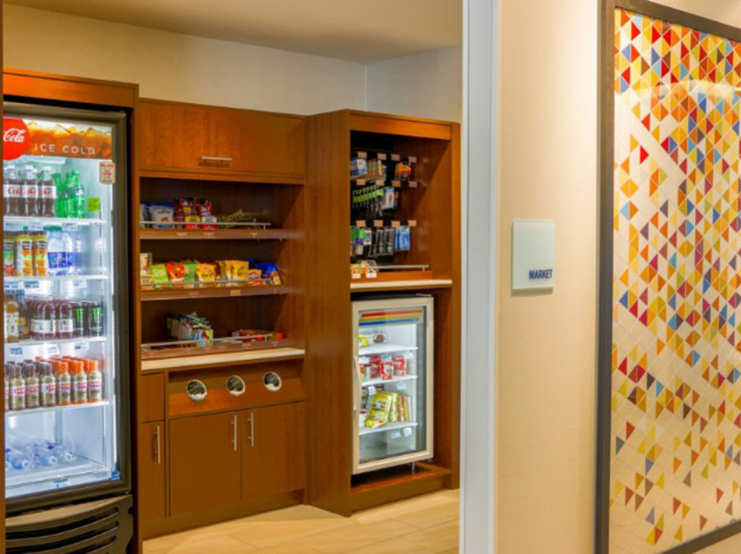 Holiday Inn Express & Suites Detroit North - Roseville By IHG主图