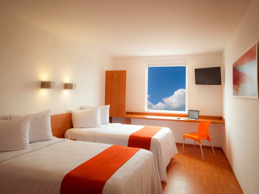 One Monclova Hotel主图