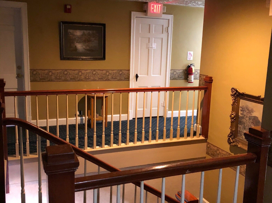 Commodore Hotel Linden主图