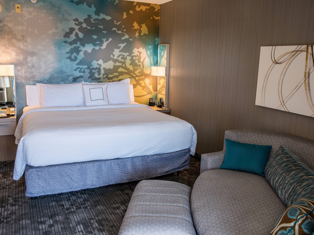 诺威治万豪万怡酒店主图