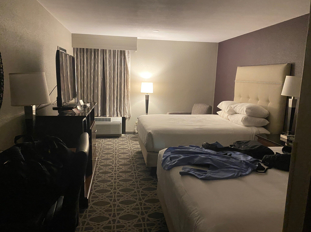 Drury Inn & Suites Poplar Bluff主图