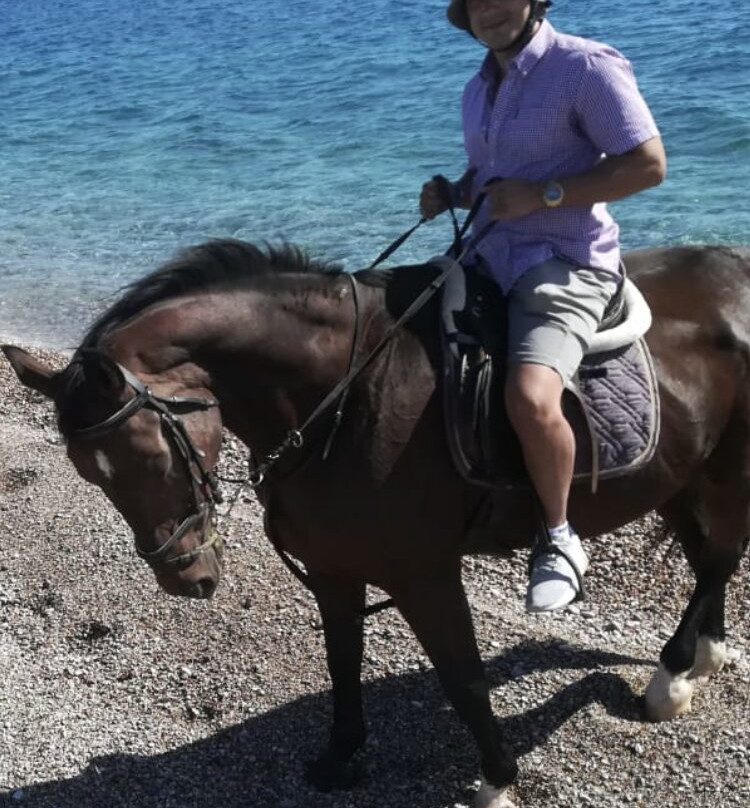 Horse Riding To The Beach-罗德城必去景点