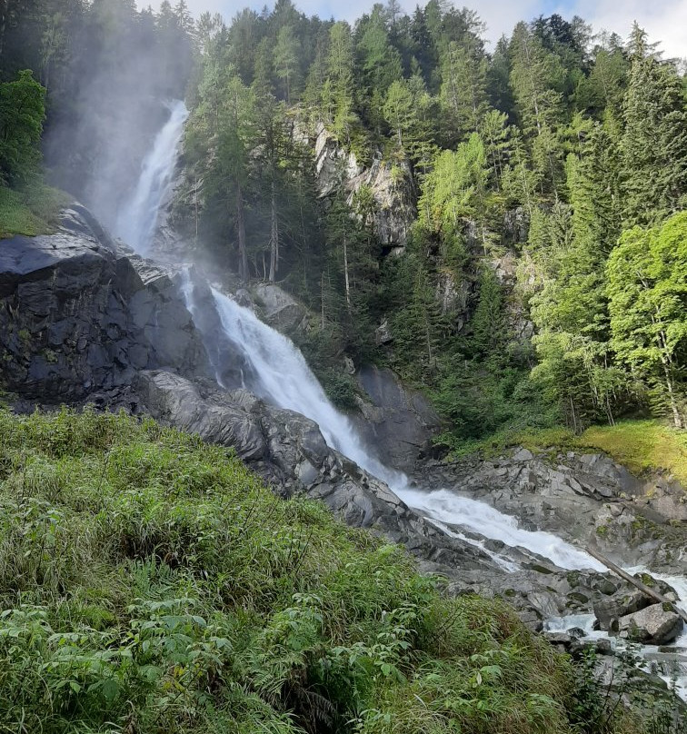 Cascata LARES景点图片