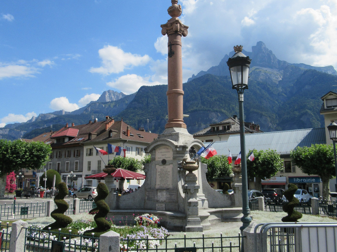 Monument Communal-萨朗什必去景点