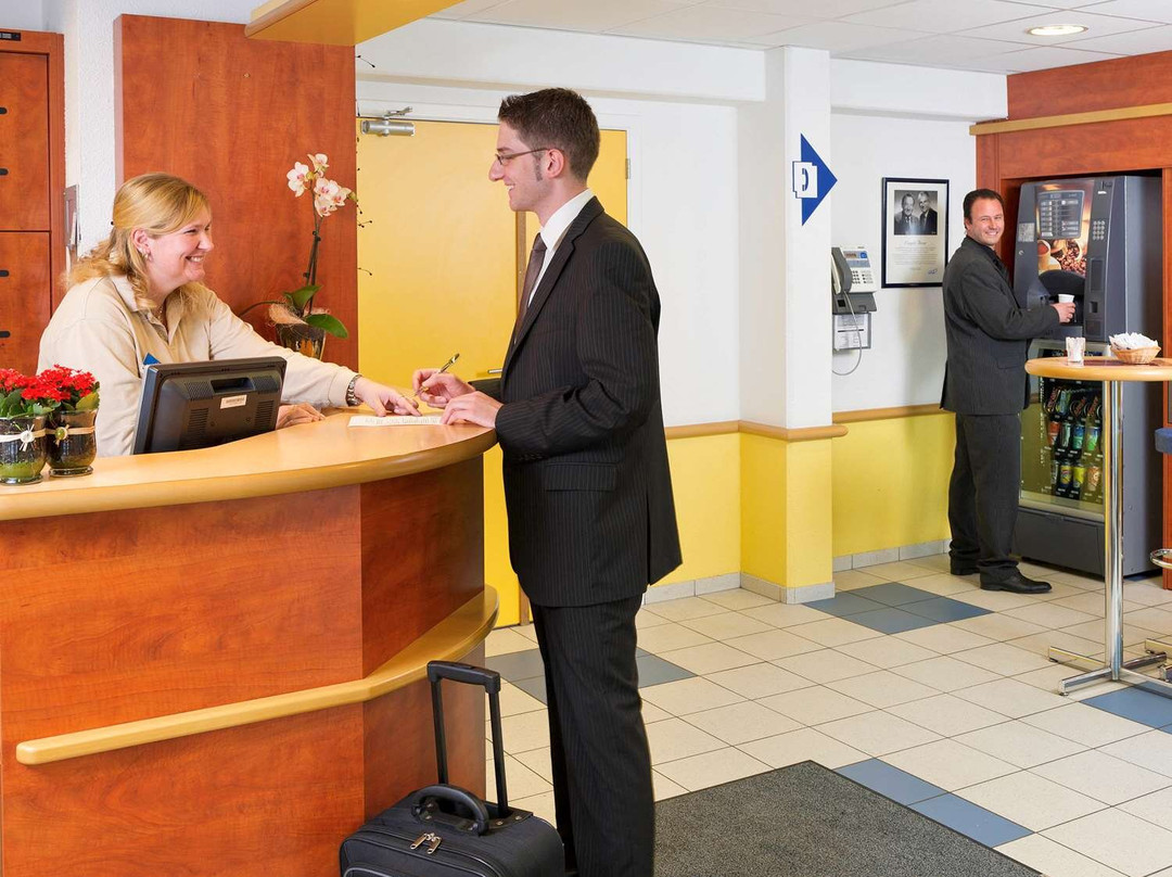 亚琛雷伦边境宜必思快捷酒店主图