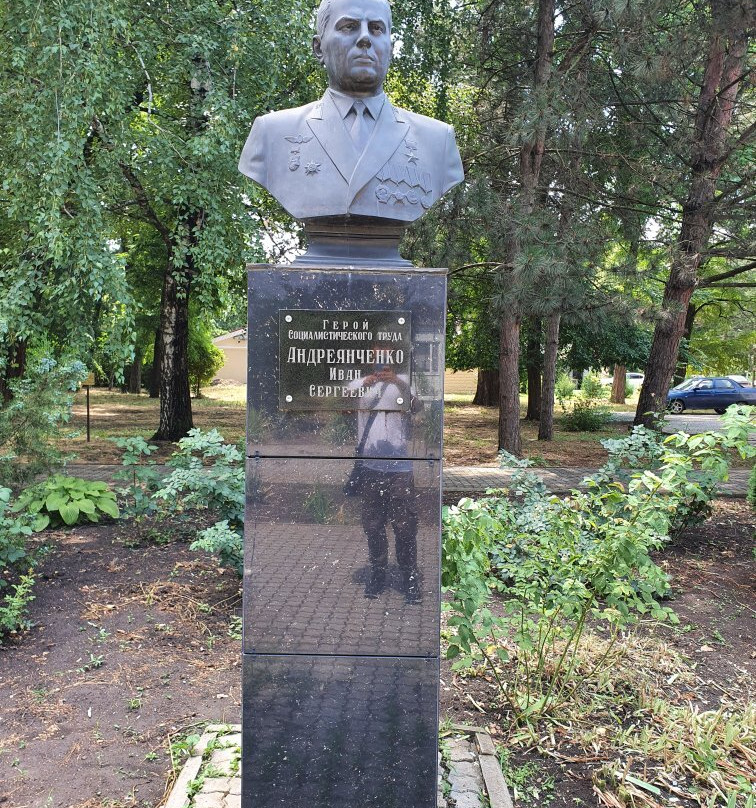 Monument to the Hero of Socialist Labor Andreyanchenko景点图片