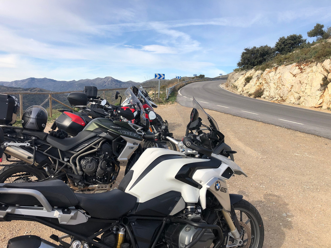 Moto 24 Adventure Motorcycle Rentals and Tours景点图片