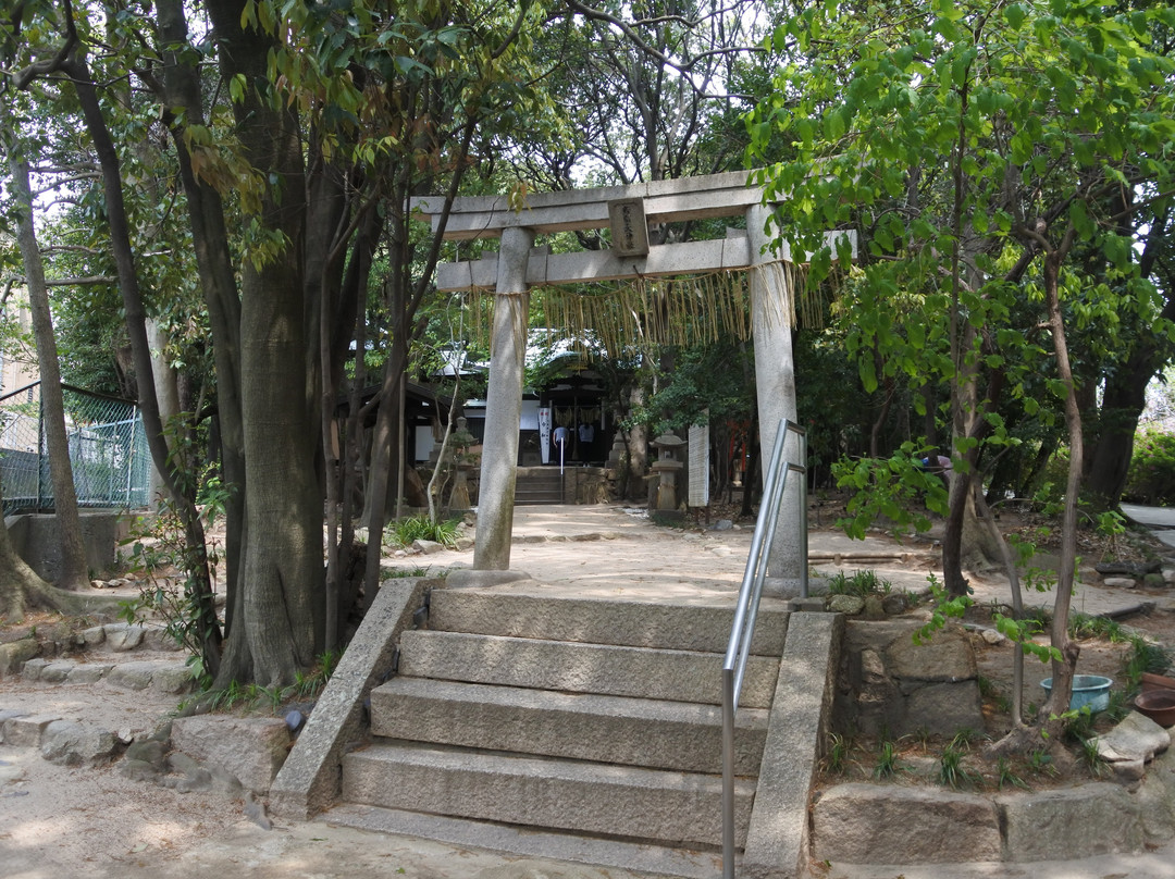Iwazonoten Shrine景点图片