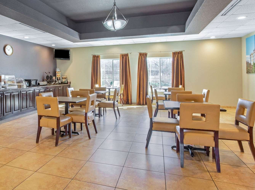 La Quinta Inn & Suites By Wyndham Hammond主图