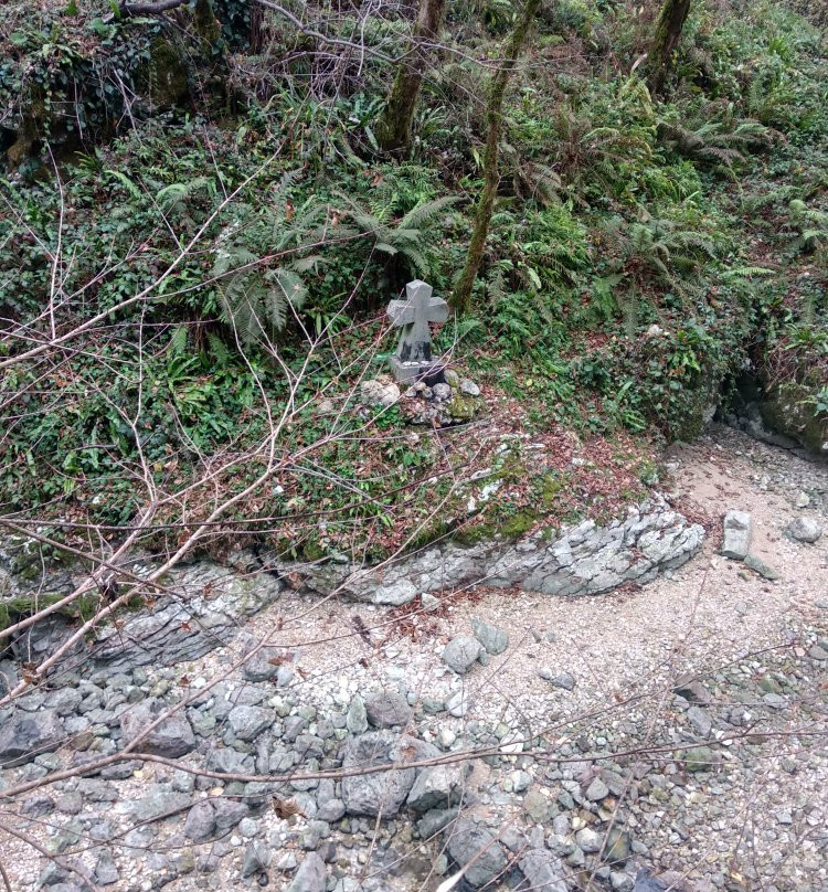 Rock Shalter of Saint Apostle Simon the Zealot-New Athos必去景点