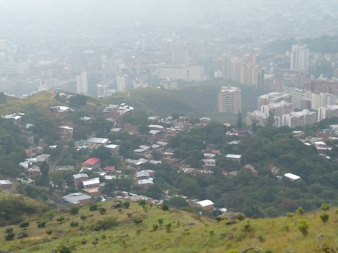 Cerro de Las Tres Cruces-卡利必去景点