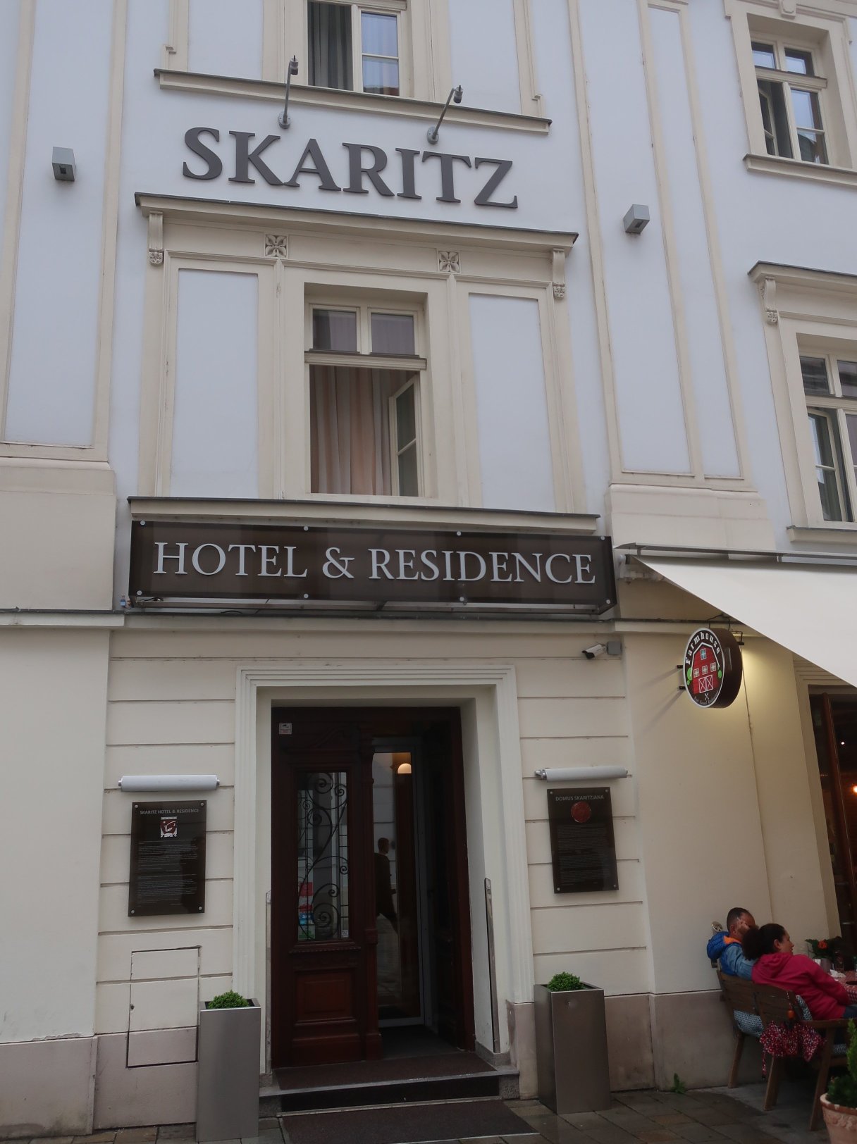 斯卡瑞兹旅馆-portrait