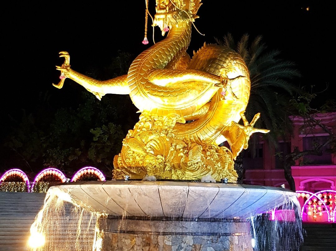 Hai Leng Ong statue (golden dragon monument)景点图片