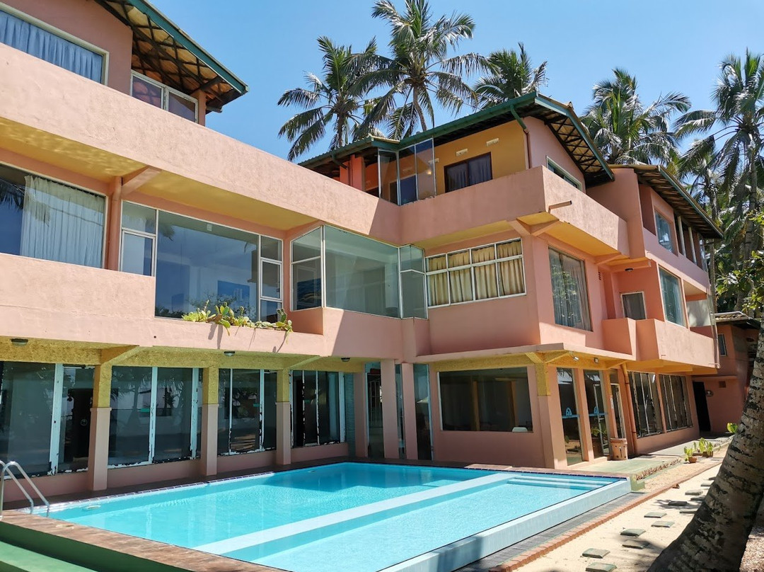 Roy Villa Beach Hotel主图