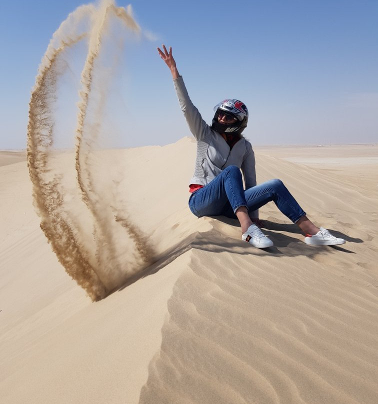 Sand Line Dunes Qatar景点图片
