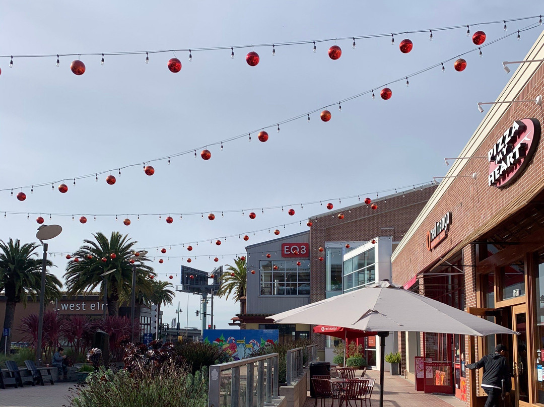 Bay Street-埃默里维尔必去景点