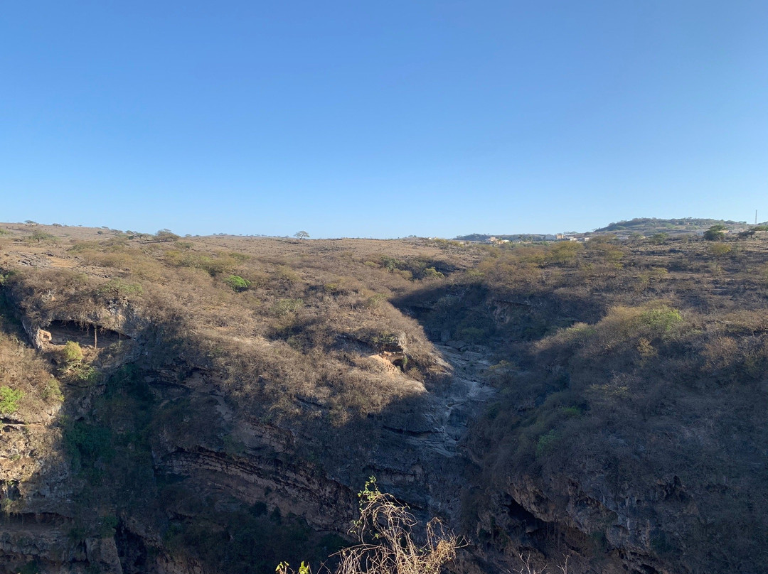 Teeq Cave and Tawi Ateer Sinkhole-塞拉莱必去景点