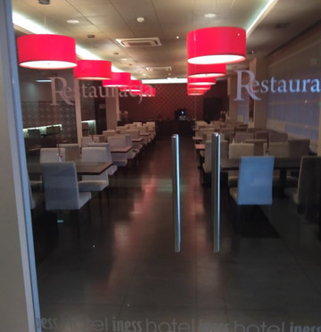 伊塞斯酒店主图