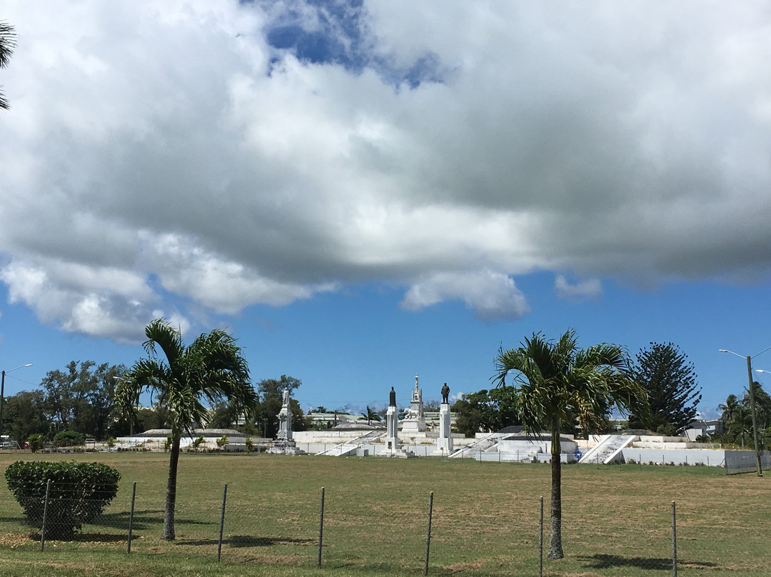 Royal Tombs-努库阿洛法必去景点