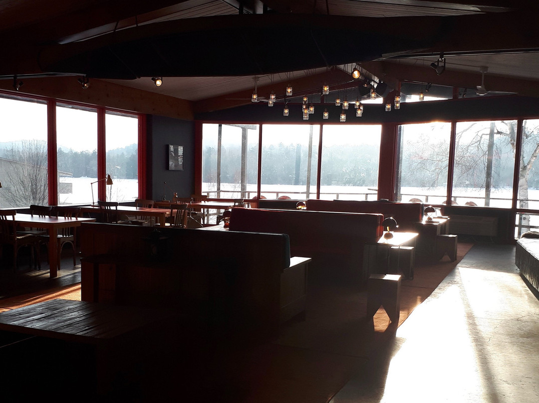 湖畔之家酒店主图