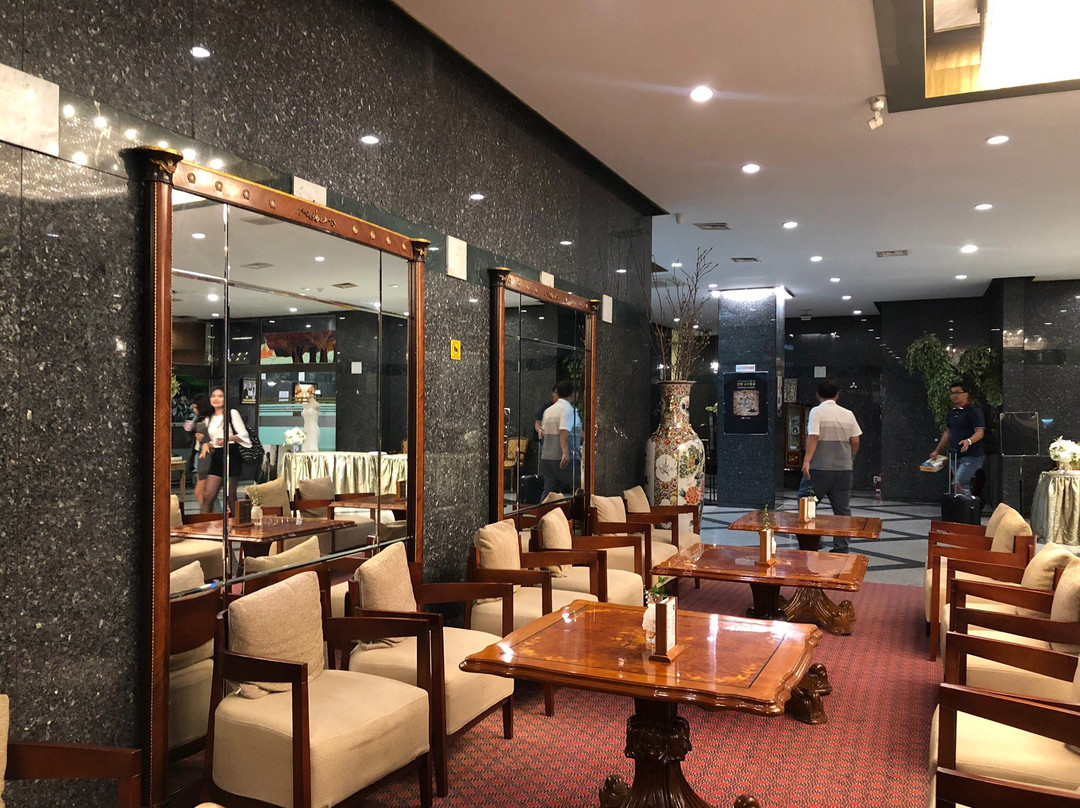 本昵客雅丹阳酒店主图