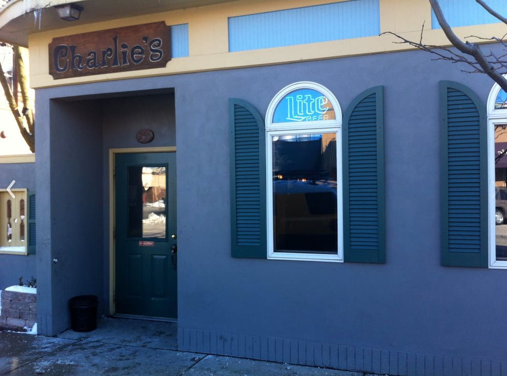 Round Lake Beach旅游景点-Charlies