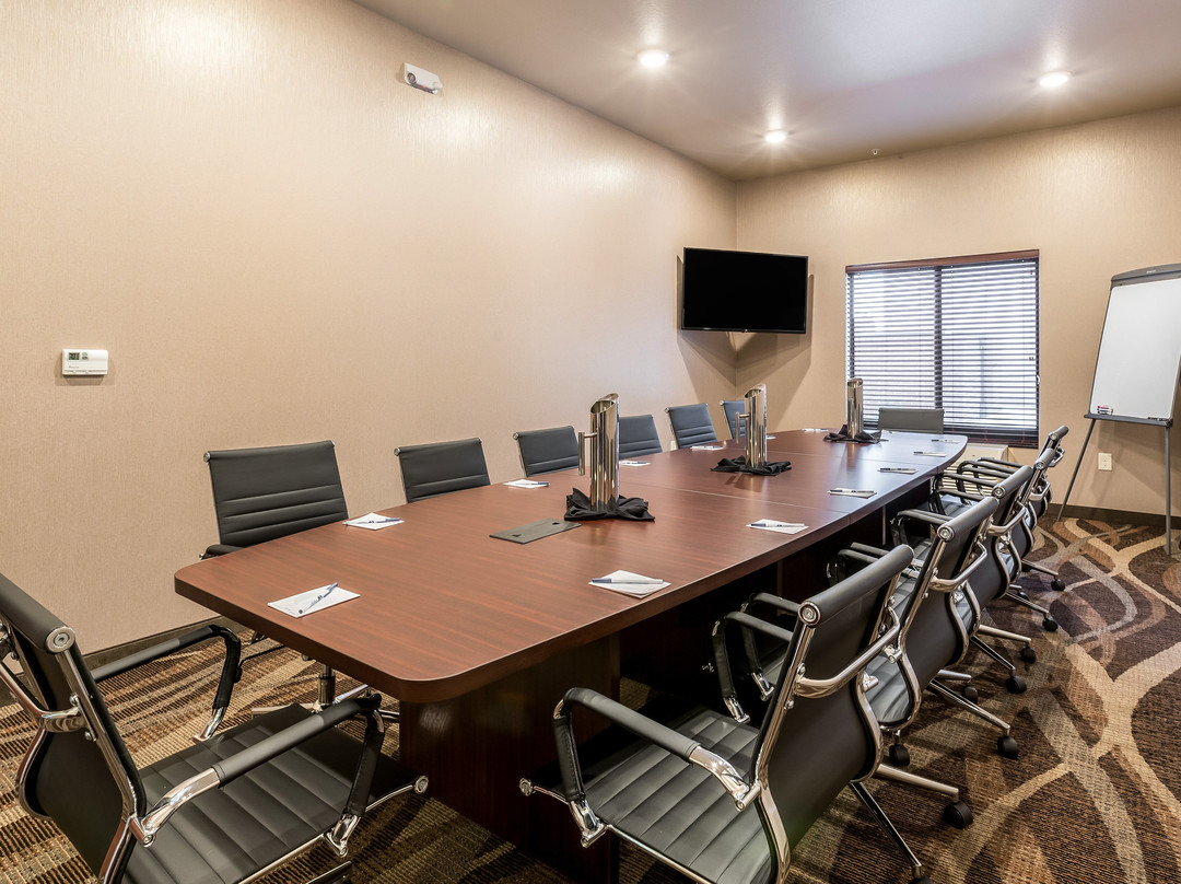 Cobblestone Hotel & Suites - Stevens Point主图