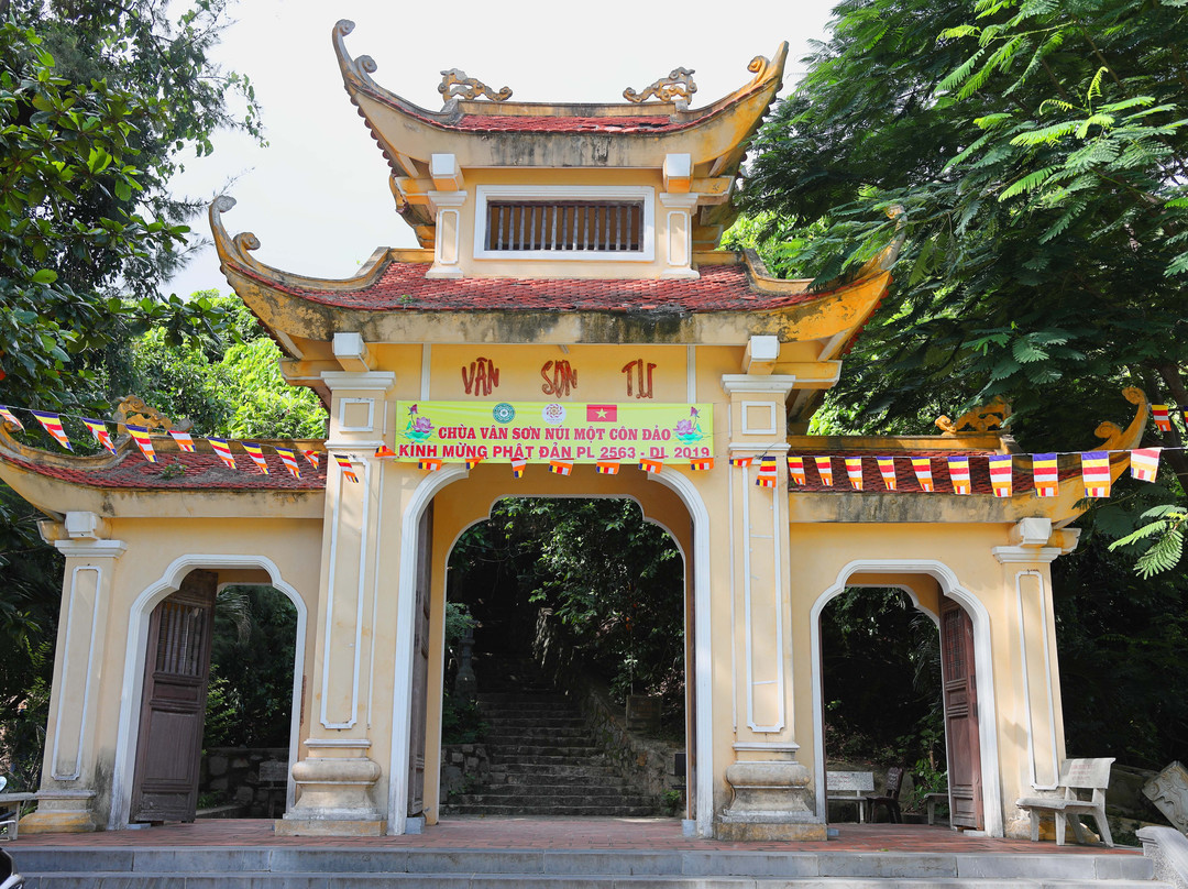 Van Son Pagoda景点图片