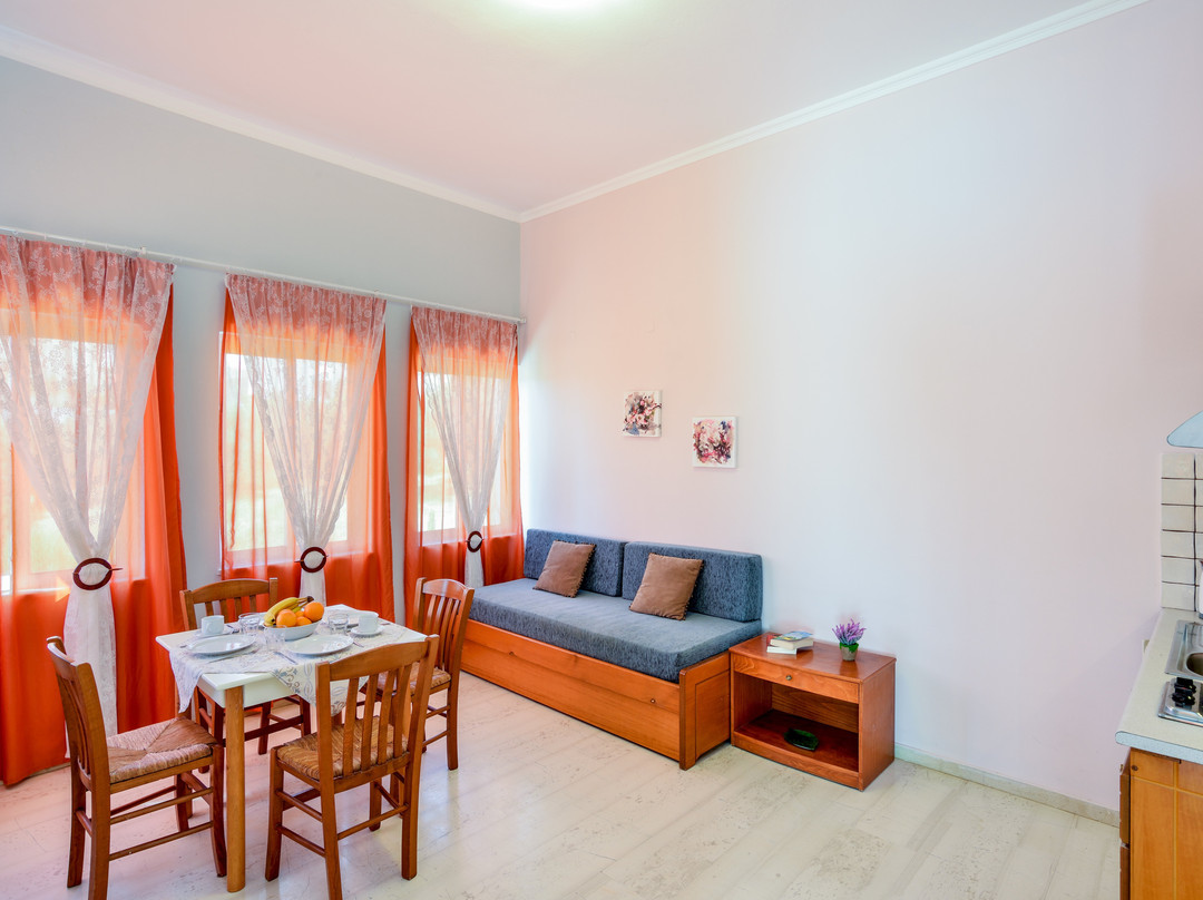 Poseidon Apartments主图