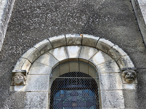 Eglise Notre-Dame-Bouresse必去景点