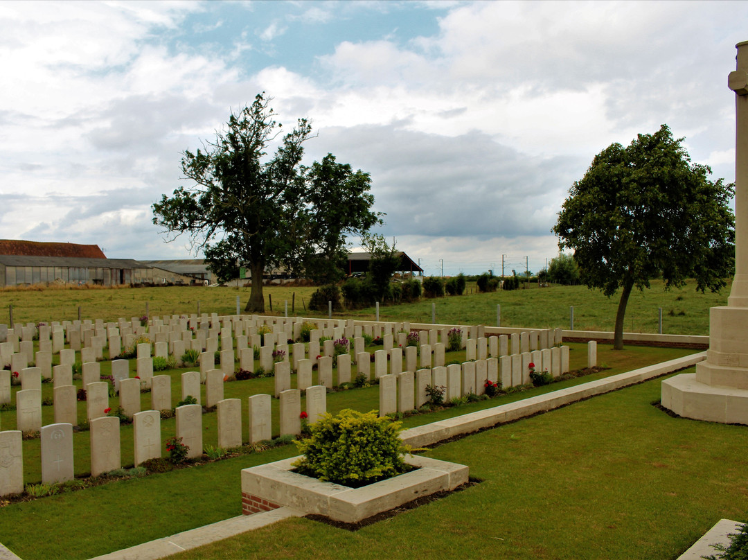 Cinq Rues British Cemetery景点图片