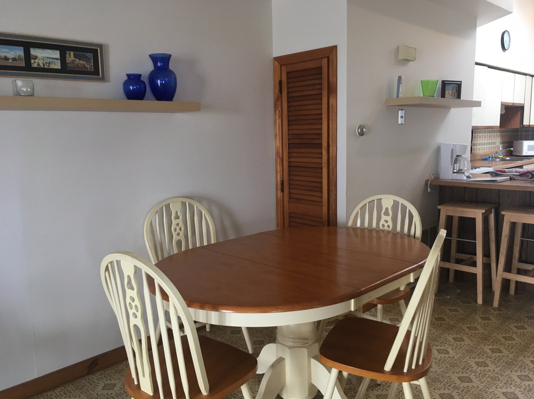 Shoreline Oceanfront Rooms and Suites主图