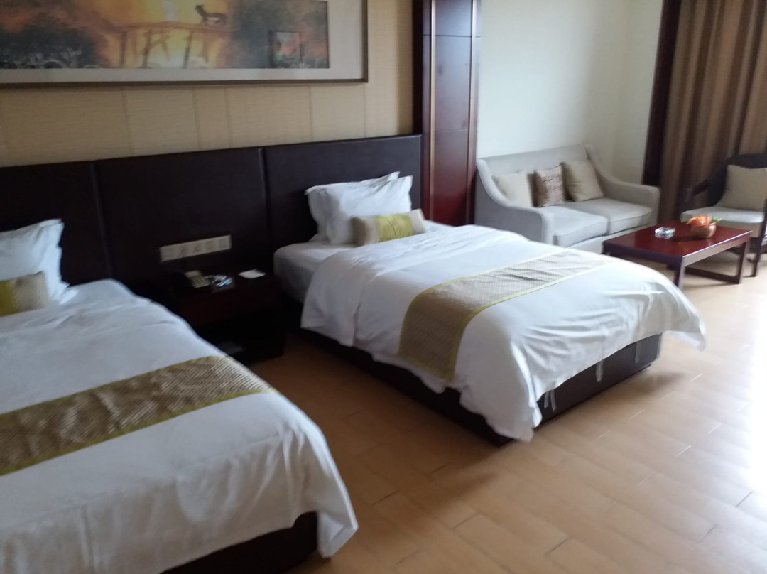 丰顺鹿湖温泉假日酒店主图