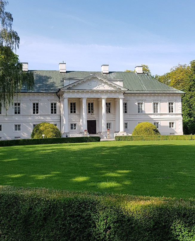 Pałace in  Mała Wies景点图片