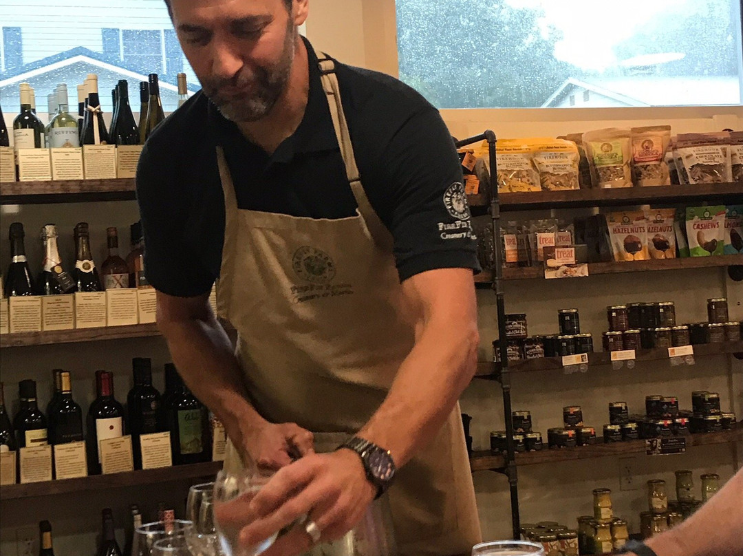 FireFly Farms Market-Accident必去景点