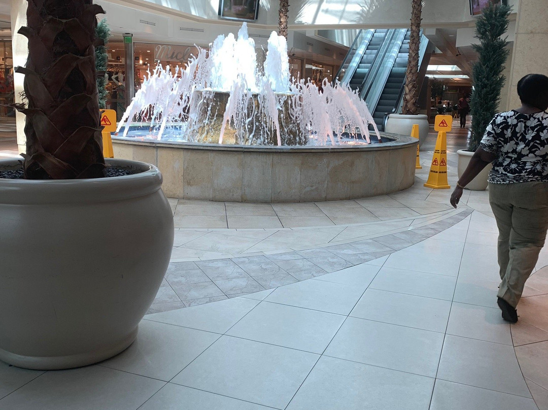 The Falls at Westmall-西班牙港必去景点