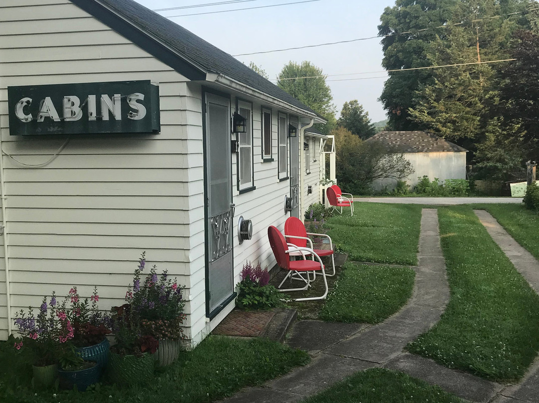 Historic Knotty Pine Cabins主图