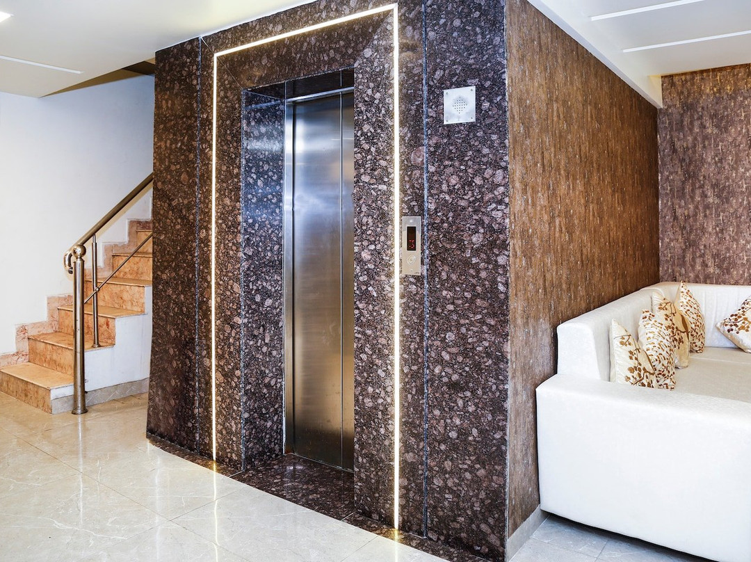 Om Residency Churned主图