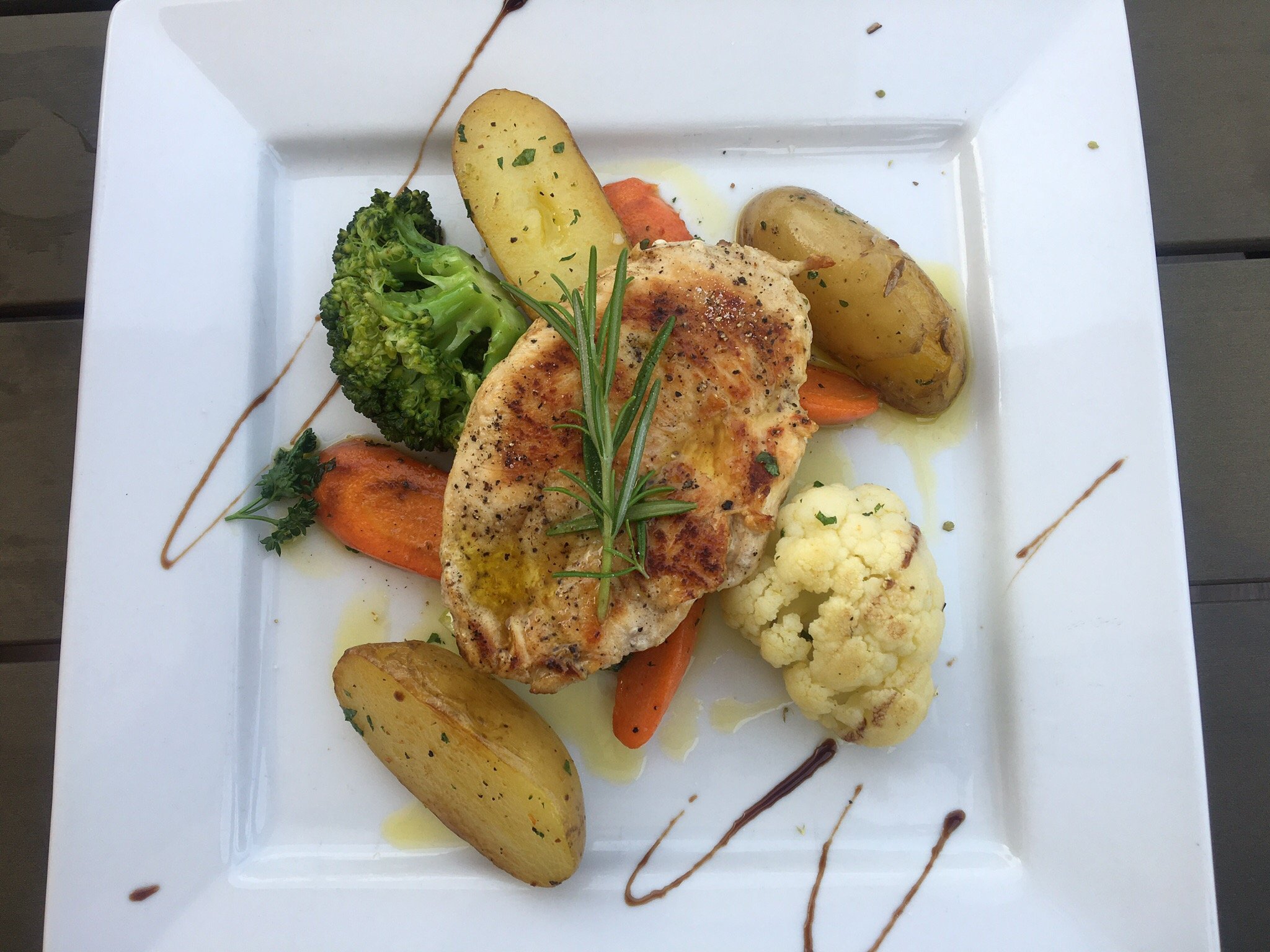 eL cafe bar & restaurant-官方
