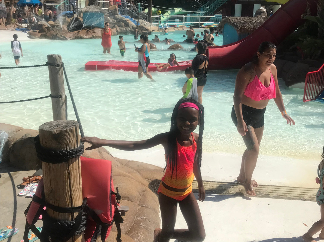 狂潮水上乐园-圣迪马斯必去景点