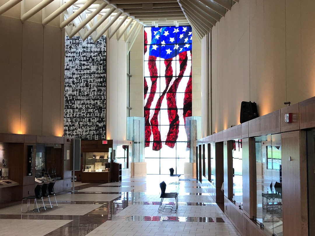 Robert J. Dole Institute of Politics-劳伦斯必去景点