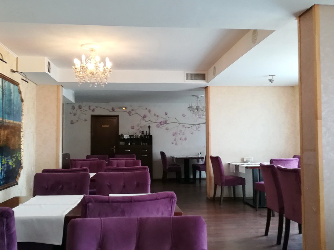 鲁宾酒店主图