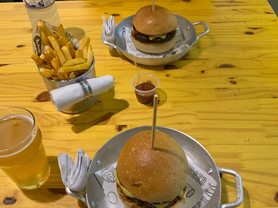 Em Casa Burger
