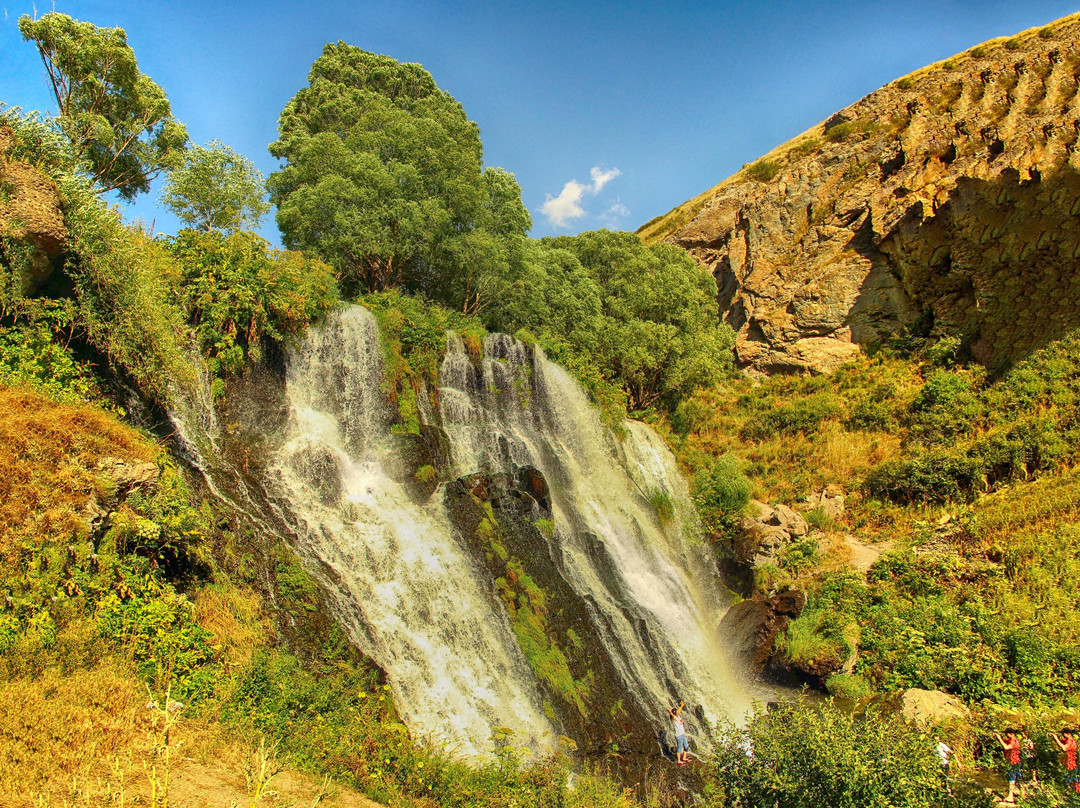 Shaki Waterfall景点图片