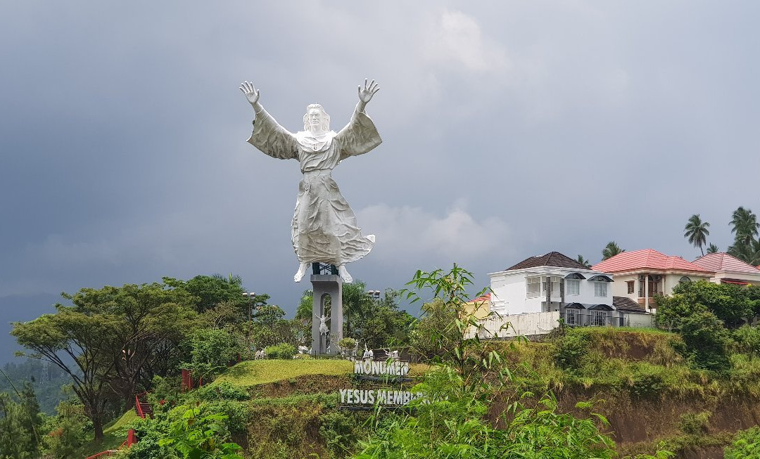 Christ Blessing景点图片