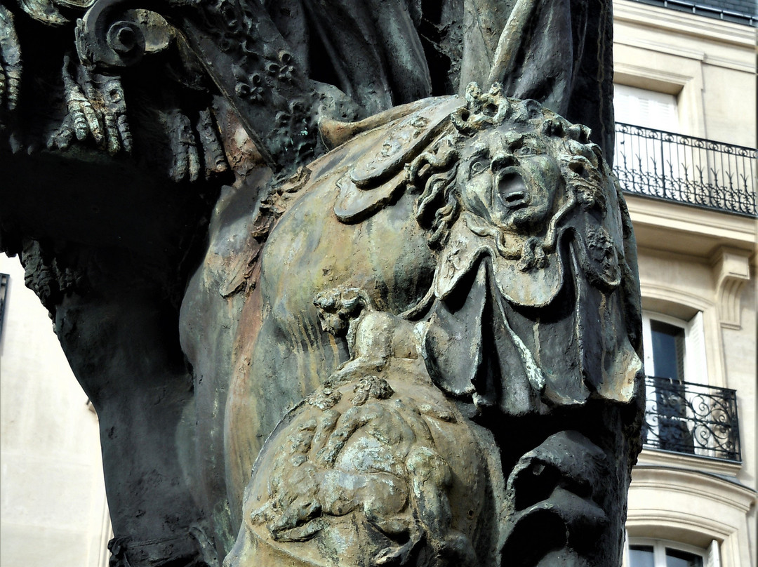 Monument a Henri IV景点图片
