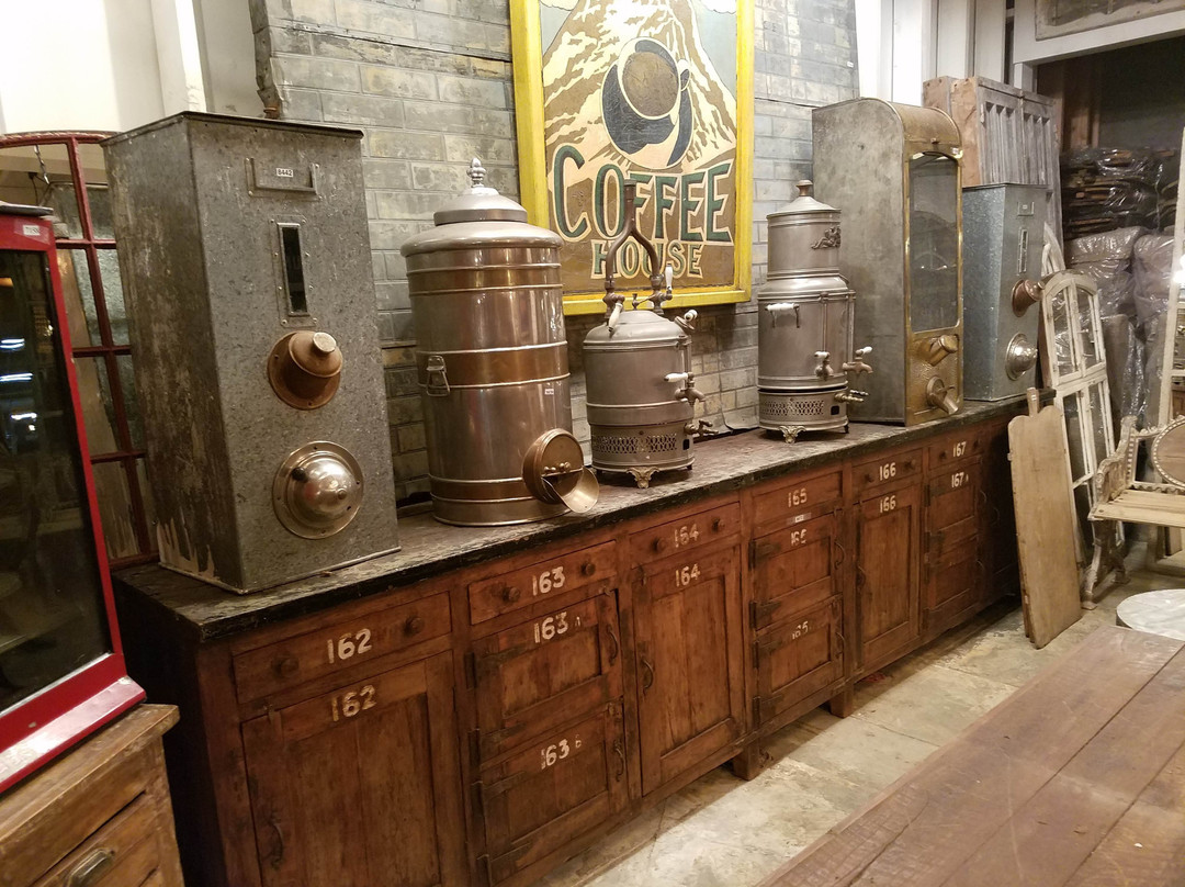 Antiquites Warehouse-凤凰城必去景点