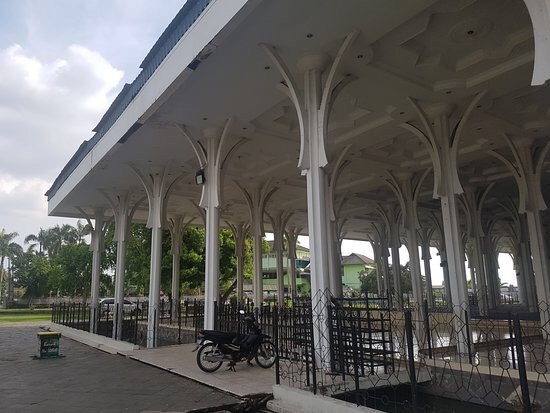 Agung Al Falah Mosque-占碑必去景点