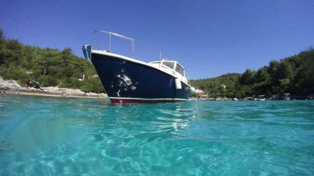 Fishing Boat Together-科尔丘拉镇必去景点